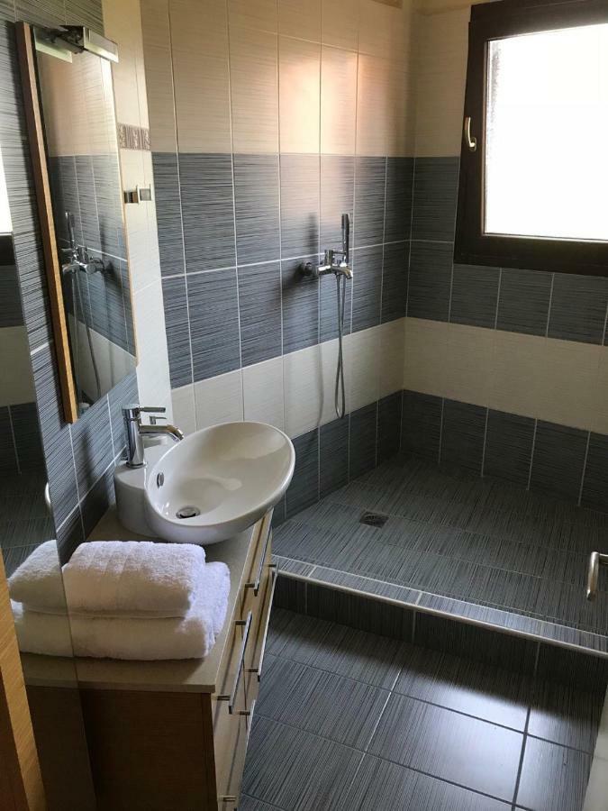 M Varkes Villa Néa Mudaniá Kültér fotó