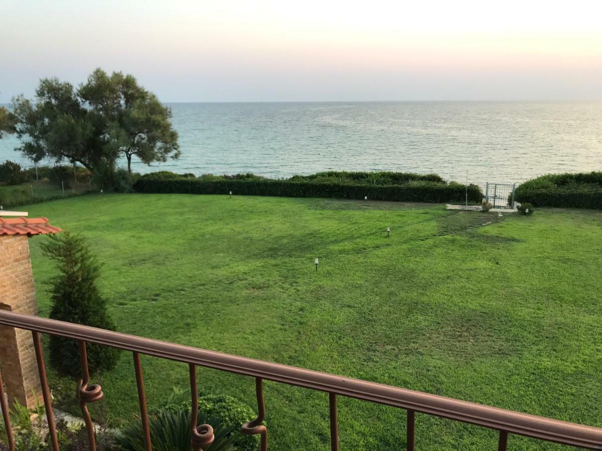 M Varkes Villa Néa Mudaniá Kültér fotó